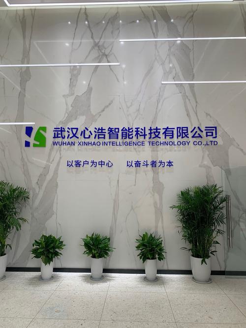 屈红军,公司经营范围包括:计算机软件产品的开发,生产,批发